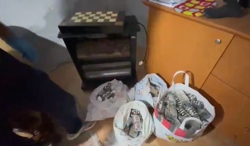 Samsun'da evden 13 bin 48 sentetik ecza çıktı