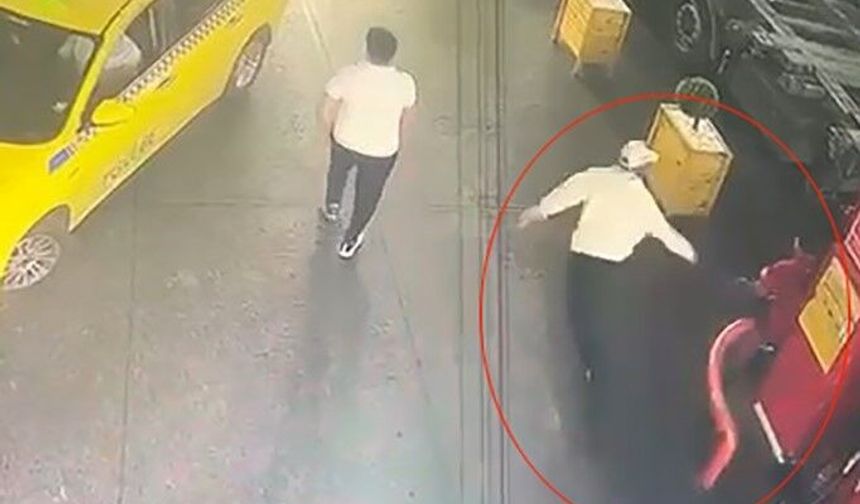 Akaryakıt istasyonunda pompacıya silahlı saldırı kamerada!