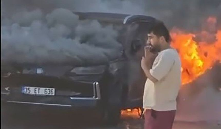 Park halindeki elektrikli otomobil bomba gibi patladı!