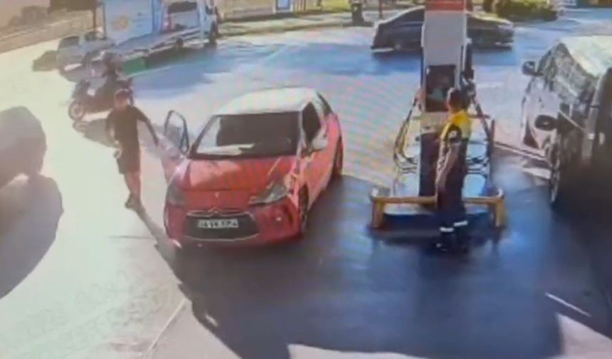 Dolandırıcı para dolu poşeti alıp gitti!