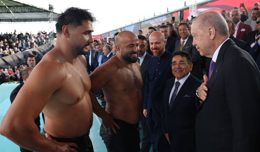 Cumhurbaşkanı Erdoğan, Yağlı Güreş Cumhurbaşkanlığı Kupası'nı takip etti