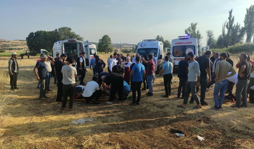 Diyarbakır'da otomobil devrildi: 9 yaralı
