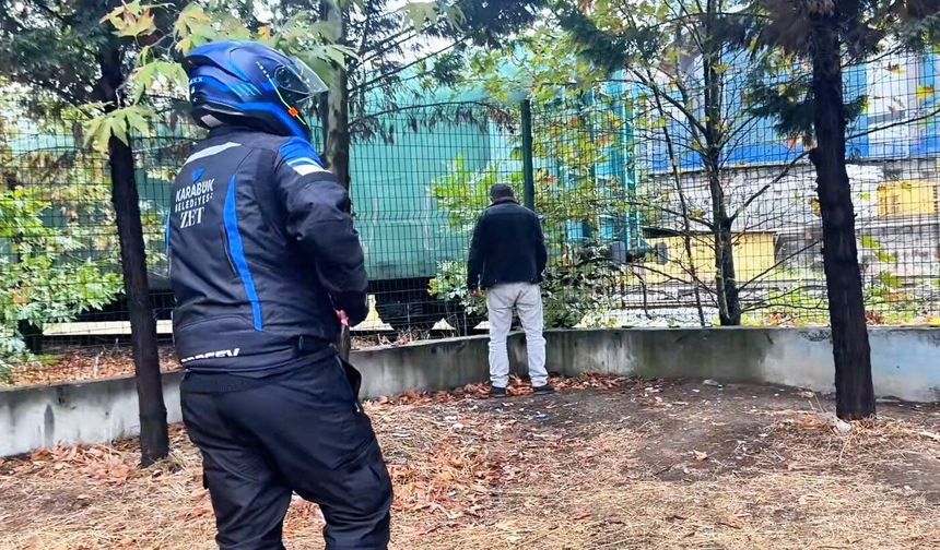 Kamusal alanda tuvaletini yaparken zabıta bastı!