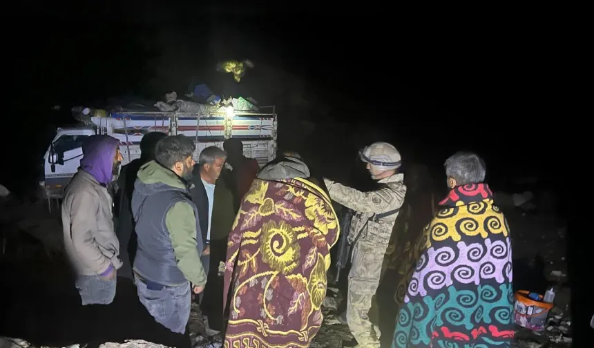 Ağrı'da yayla dönüşünde mahsur kalan 40 kişi kurtarıldı