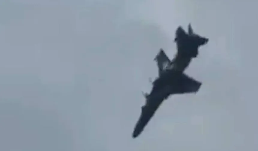 İngiltere'de RAF'a ait eğitim uçağı düştü