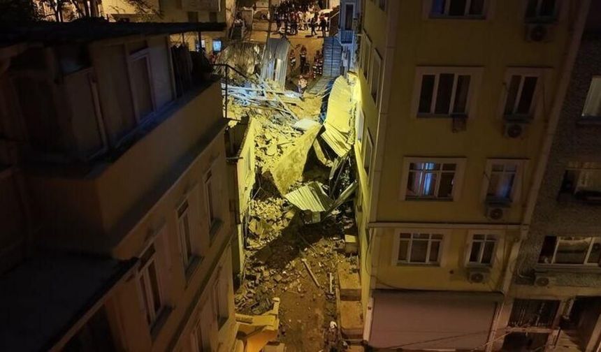 Beyoğlu'nda 5 katlı metruk bina çöktü