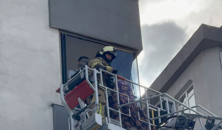 Kadıköy'de binada yangın: Müdahale başladı