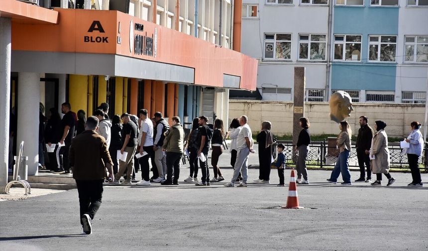 1 milyon 593 bin aday KPSS'de ter döktü!