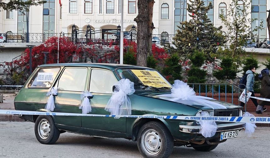 Cami inşasına destek için 44 yıllık otomobilini bağışladı
