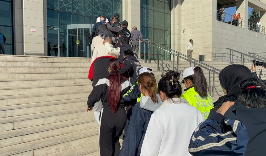 Uyuşturucu ve fuhuş operasyonunda 35 şüpheli yakalandı