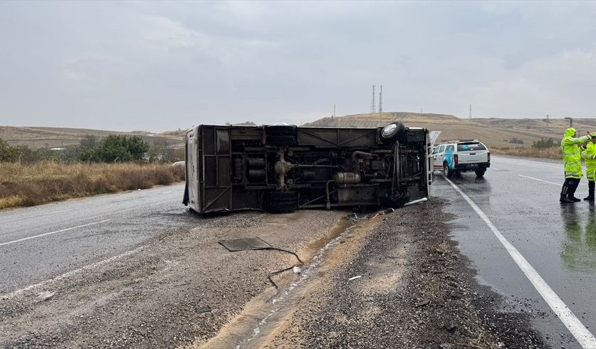 İşçi servisi kaza yaptı: 14 kişi yaralandı!