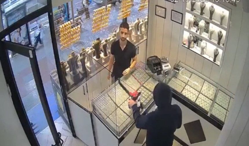 Kuyumcuyu soyacaktı, tuzağa düştü!