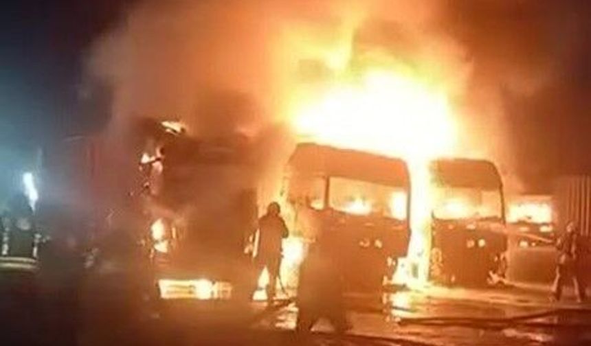 Tır garajı kundaklandı, 4 araç küle döndü!