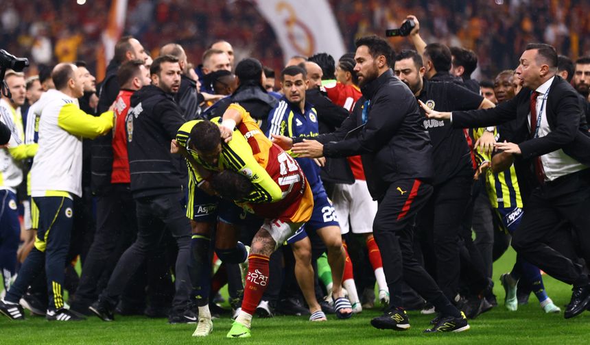 Derbi sonrası saha karıştı