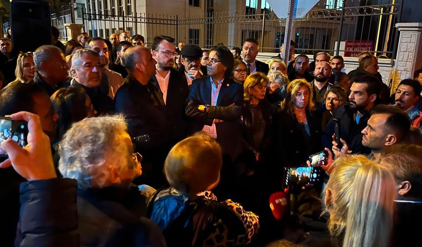 Yeni Partililer Şeniz Doğan’a destek için adliye önünde toplandı
