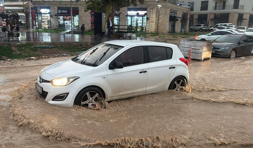 Adıyaman’da sağanak yağış hayatı olumsuz etkiledi