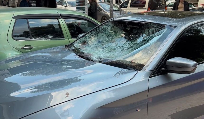 6. kattan otomobilin üstüne düştü