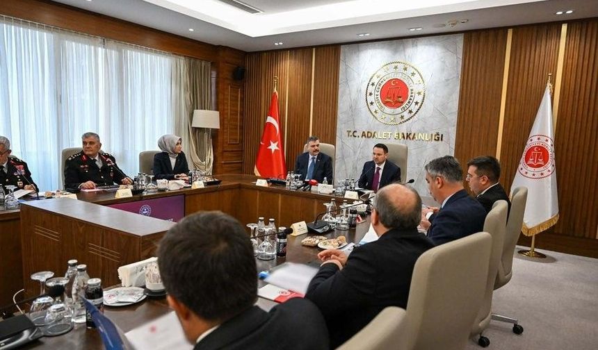 Bakan Gürlek, Bakan Çiftçi ile bir araya geldi