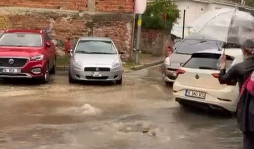 Bursa’da sağanak yağış hayatı olumsuz etkiledi