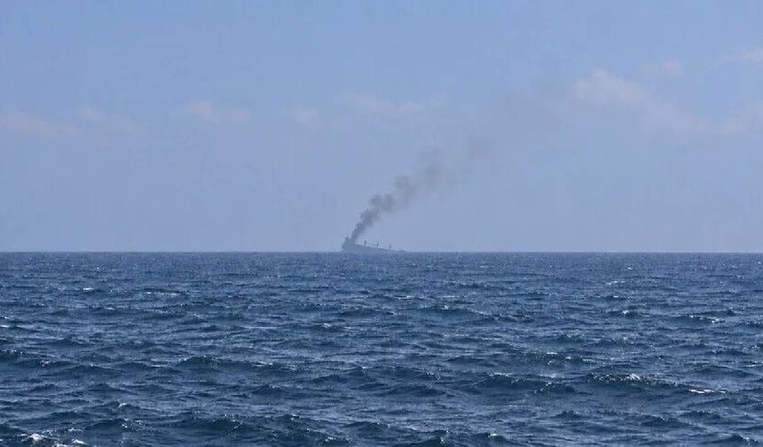 Hürmüz Boğazı'nın doğusunda bir gemi alev aldı