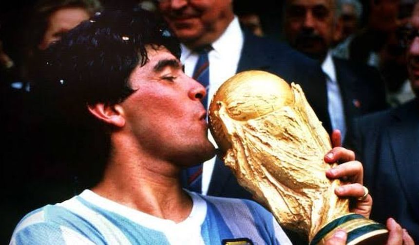 Efsane futbolcu Maradona, doğumunun 66. yılında anıldı!