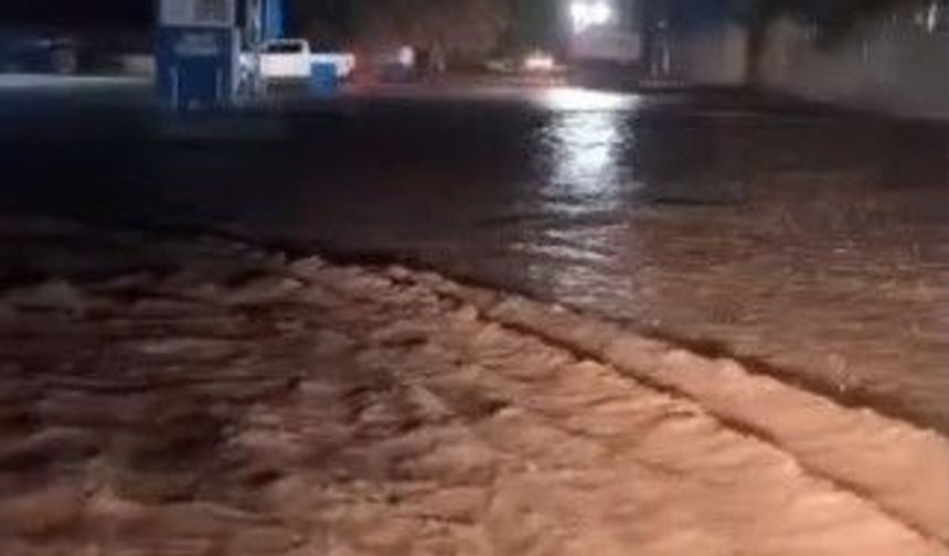 Şanlıurfa’da sağanak su baskınlarına neden oldu