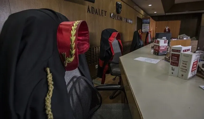 İBB davasında gerginlik: Mahkeme başkanı ara verdi
