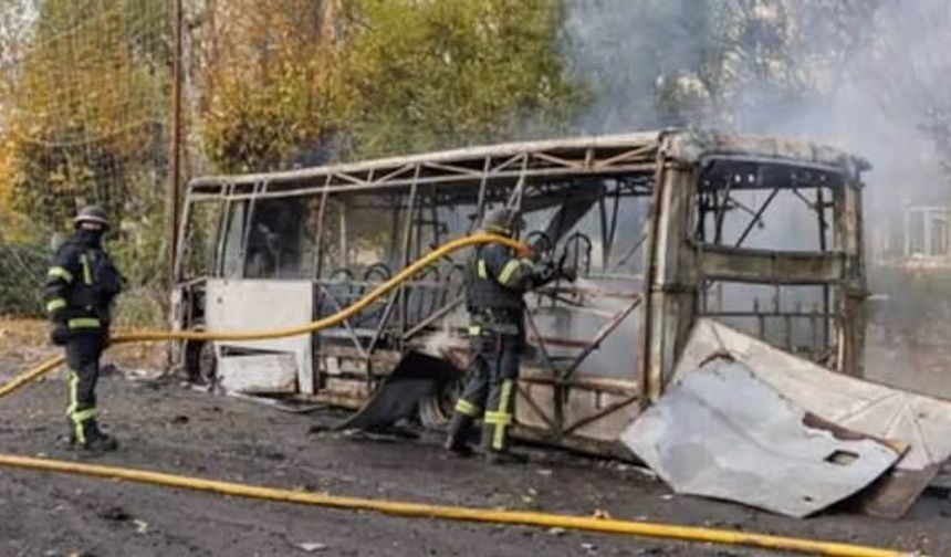 Ukrayna: Rusya'nın yolcu otobüsüne düzenlediği saldırıda 30 kişi hayatını kaybetti