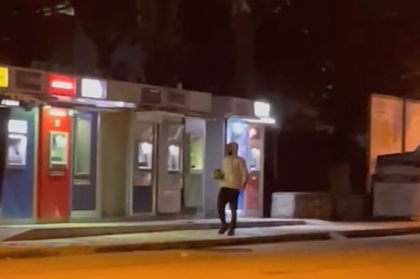 Parke taşıyla ATM’lere saldırdı!