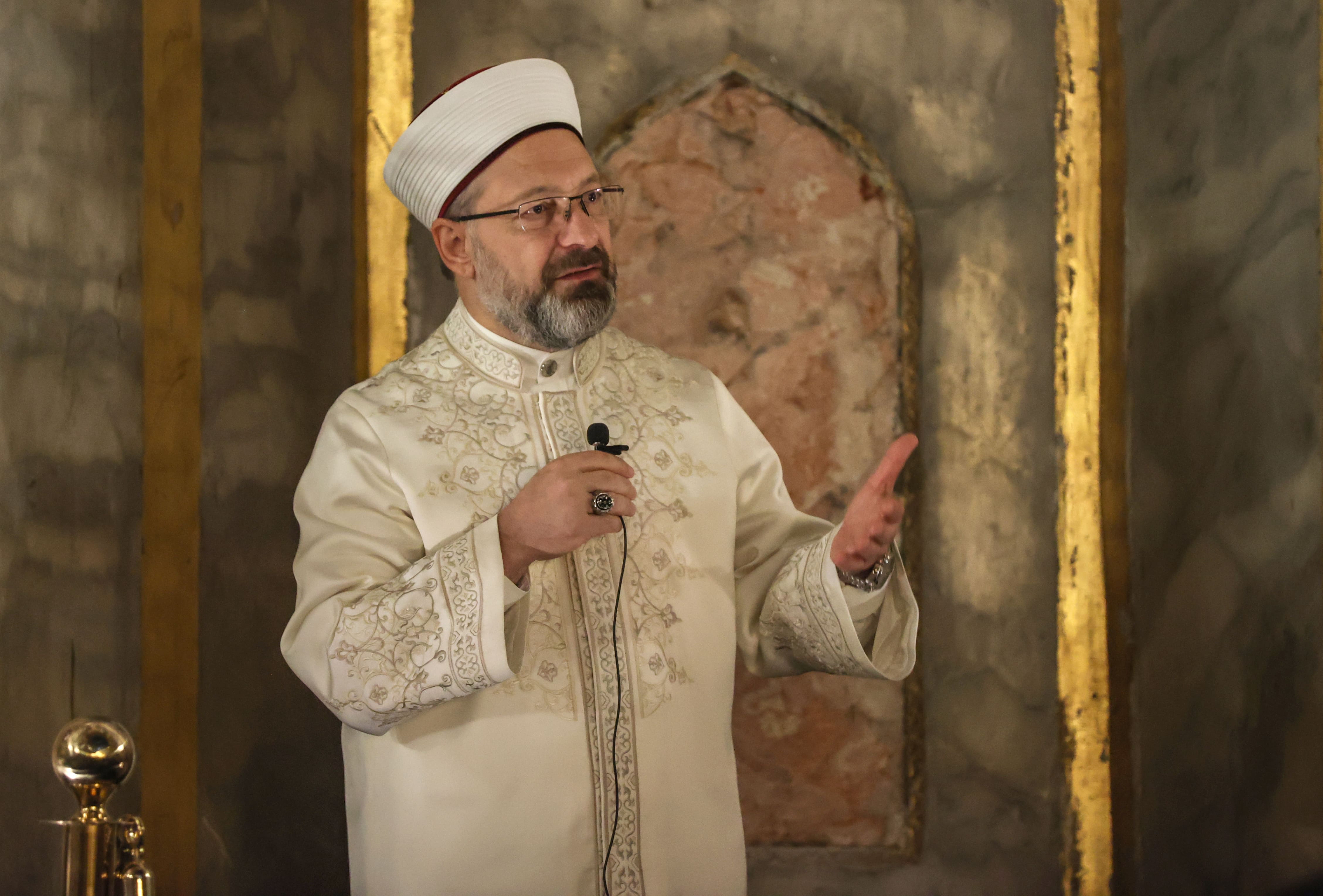 AA-20220529-28009977-28009975-DIYANET_ISLERI_BASKANI_ERBAS_FETHIN_YIL_DONUMUNDE_ISTANBULDA_SABAH_NAMAZI_PROGRAMINA_KATILDI