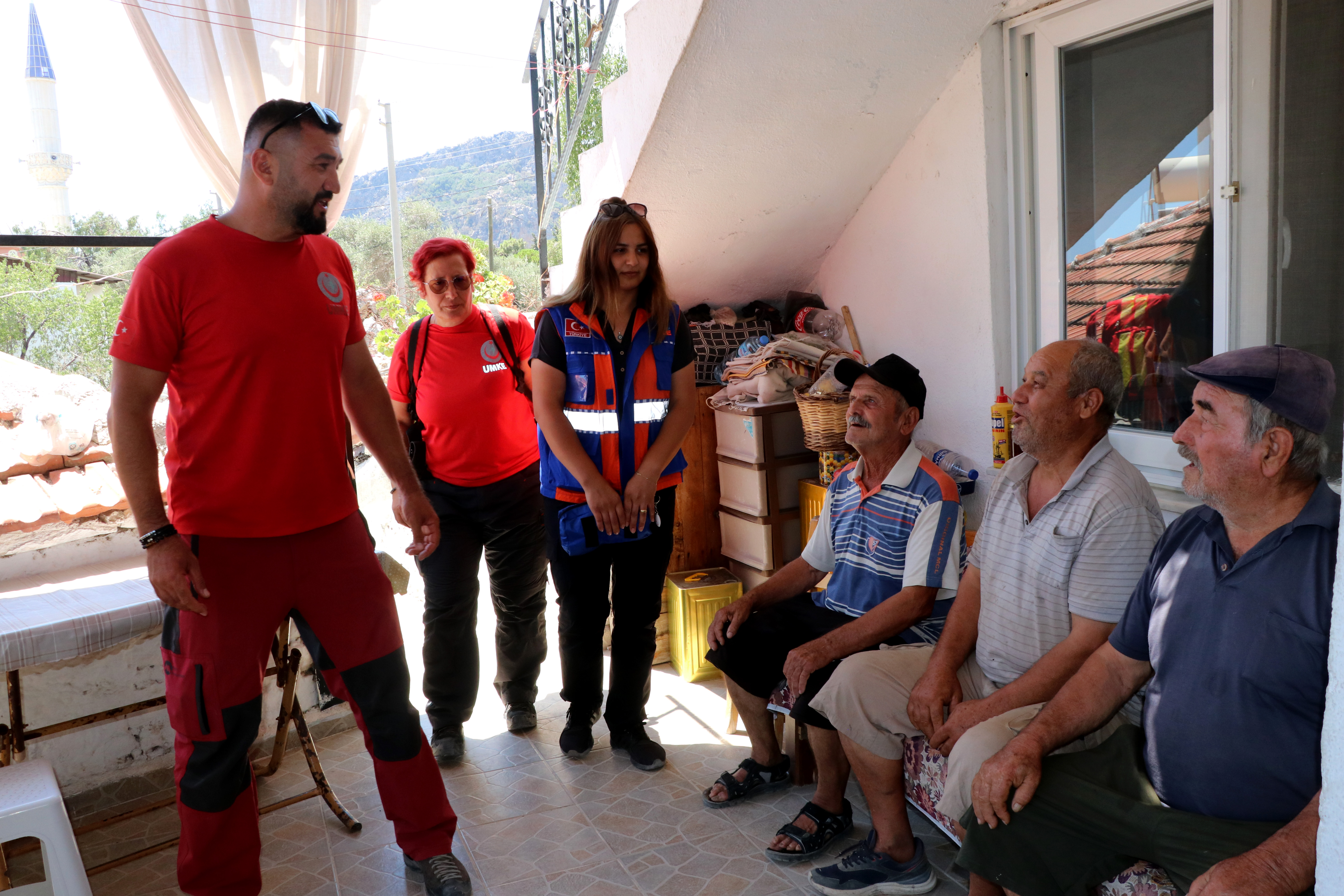 AA-20220714-28420032-28420022-DATCADA_YANGIN_BOLGESINDEKI_VATANDASLARA_UMKE_EKIPLERINCE_SAGLIK_HIZMETI_VERILDI