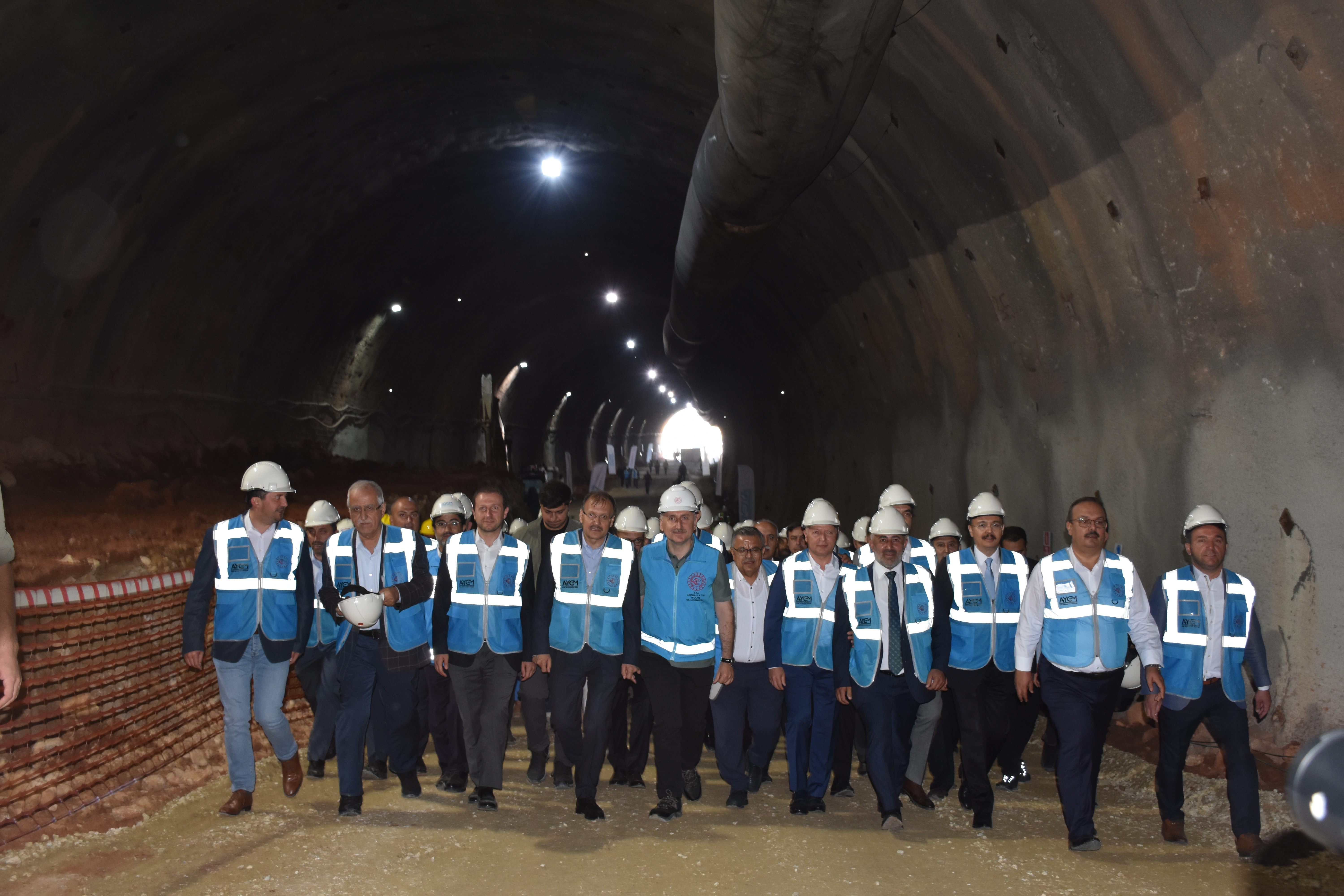 AA-20220716-28433000-28432987-OSMANELIBURSABANDIRMABALIKESIR_HIZLI_TREN_HATTI_T04_TUNELI_ISIK_GORME_TORENI