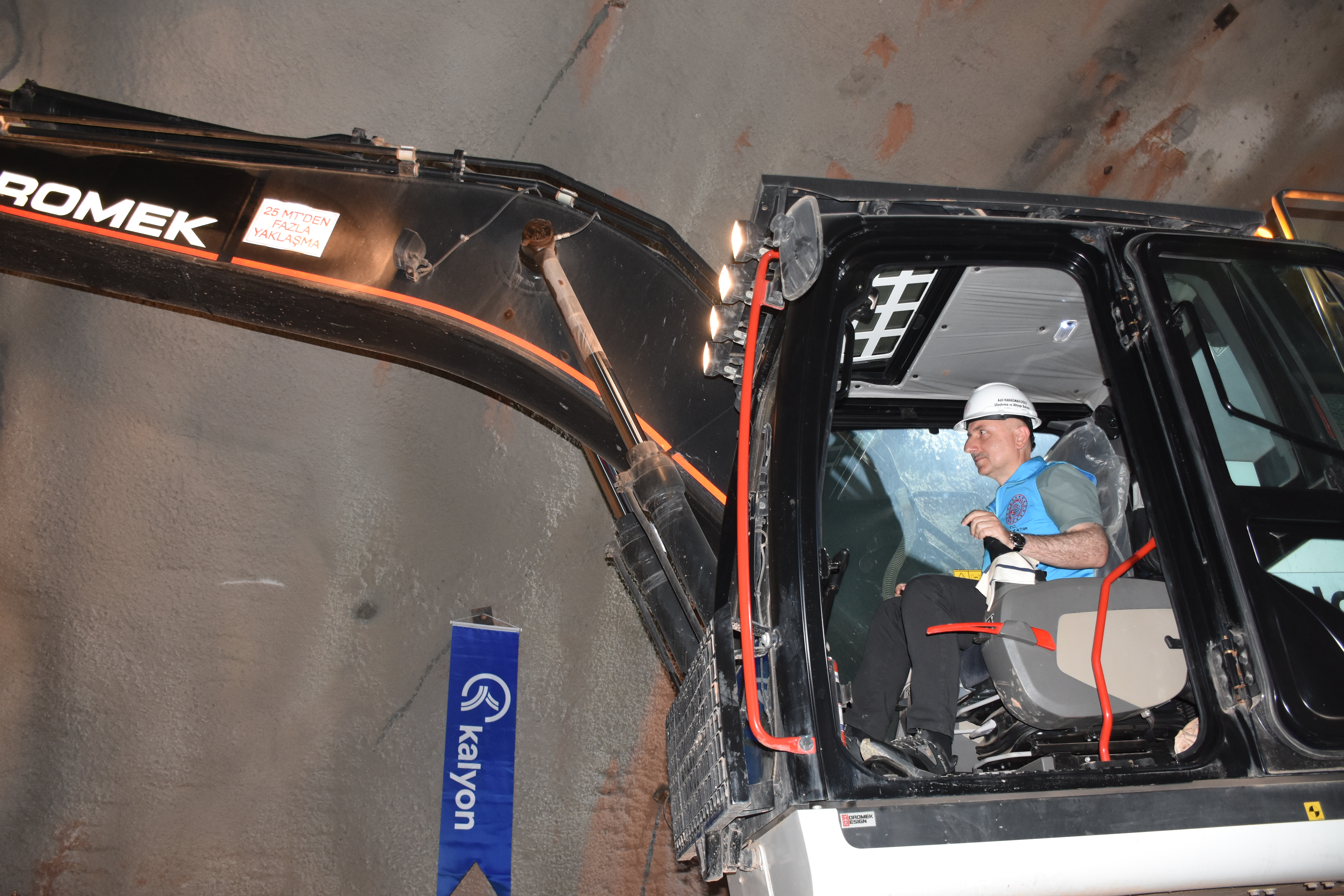 AA-20220716-28433000-28432988-OSMANELIBURSABANDIRMABALIKESIR_HIZLI_TREN_HATTI_T04_TUNELI_ISIK_GORME_TORENI