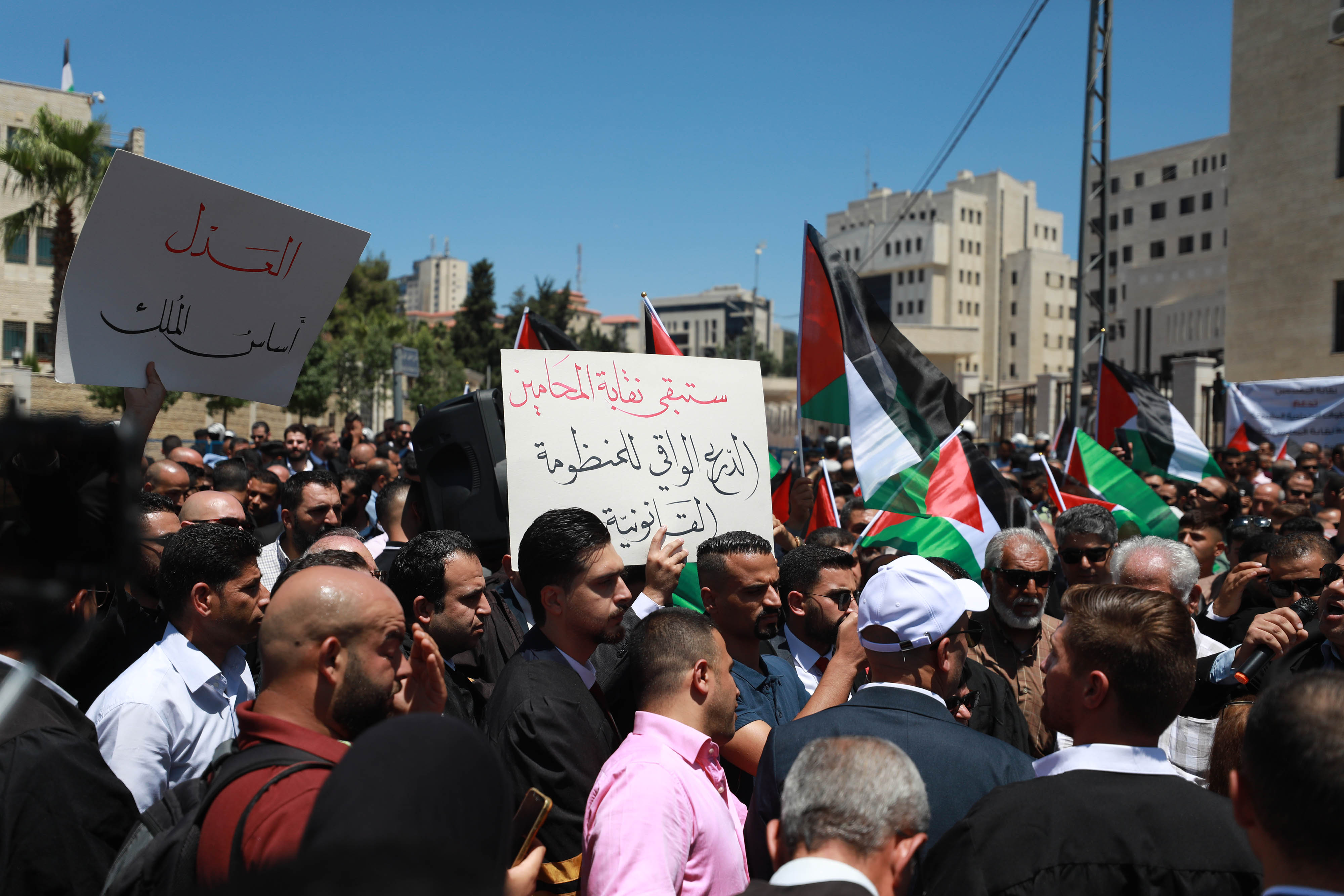 AA-20220725-28497673-28497661-FILISTINLI_AVUKATLAR_DEVLET_BASKANI_ABBASIN_CIKARDIGI_KHKLERI_PROTESTO_ETTI