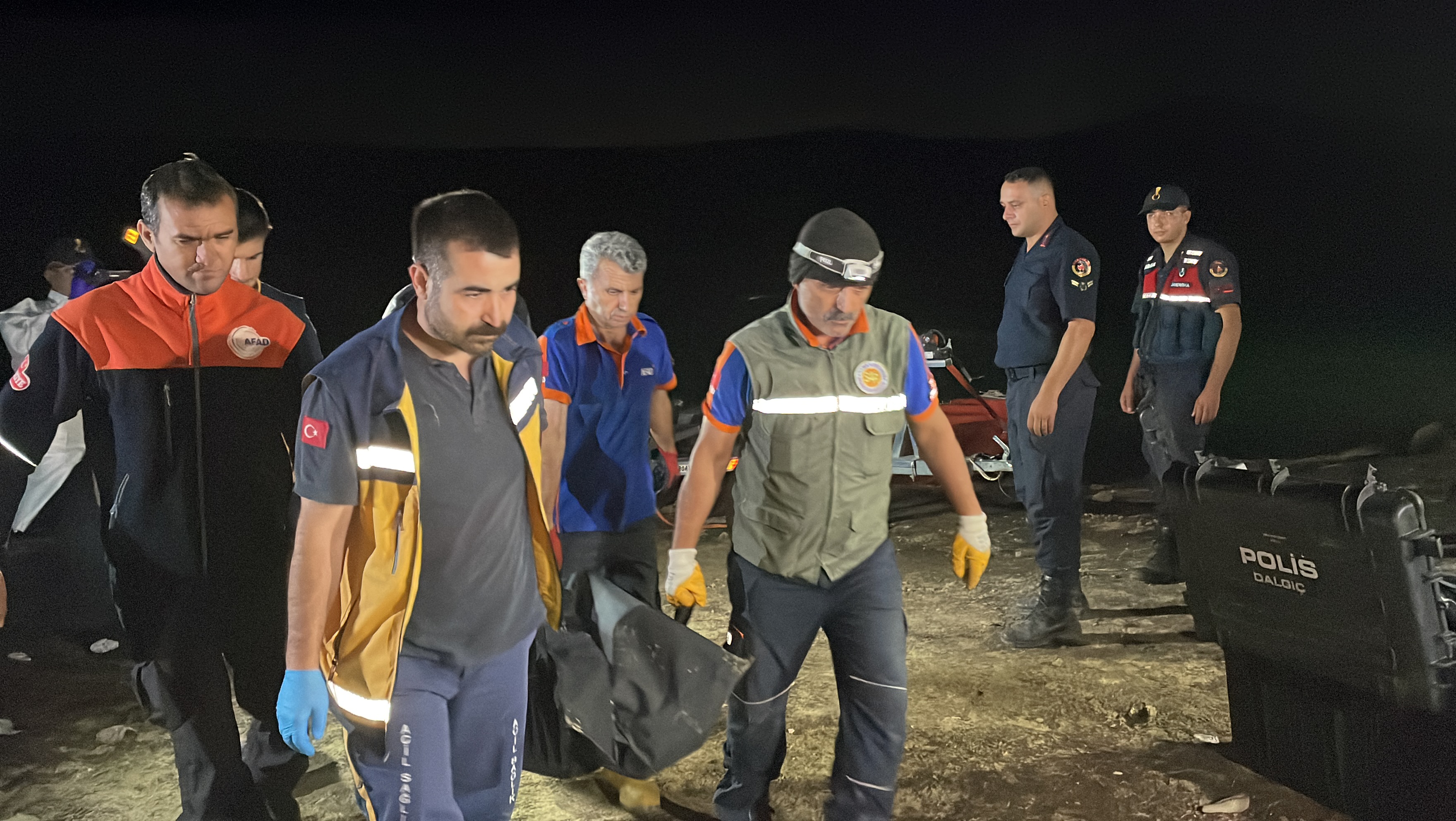 AA-20220824-28715720-28715715-KARAMANDA_BARAJ_GOLUNE_DUSEN_ARACIN_SURUCUSUNUN_CESEDINE_ULASILDI