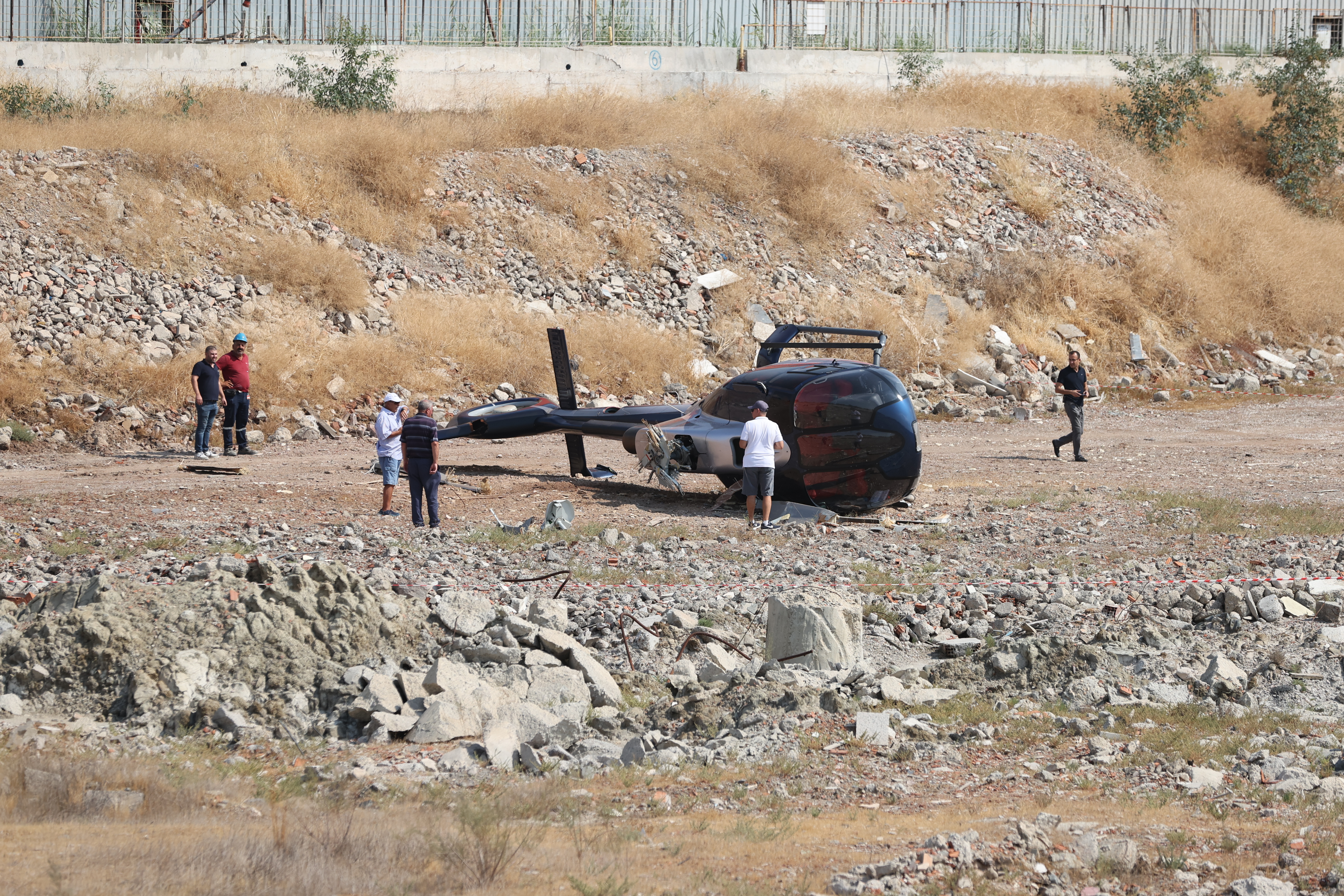 AA-20220830-28767183-28767179-IZMIRDE_ARIZALANAN_HELIKOPTER_BOS_ARAZIYE_INDIGI_SIRADA_YAN_YATTI