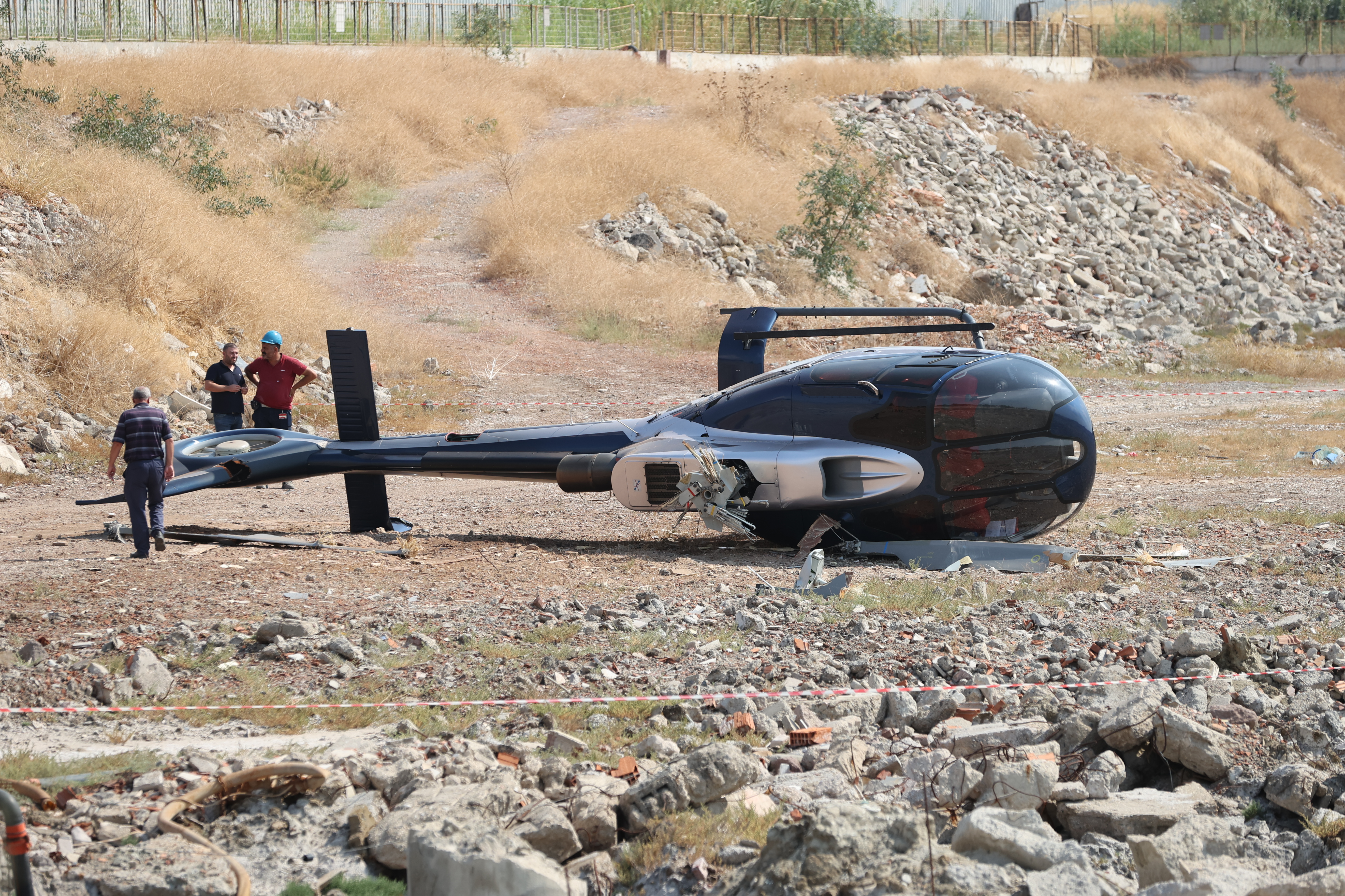 AA-20220830-28767183-28767181-IZMIRDE_ARIZALANAN_HELIKOPTER_BOS_ARAZIYE_INDIGI_SIRADA_YAN_YATTI