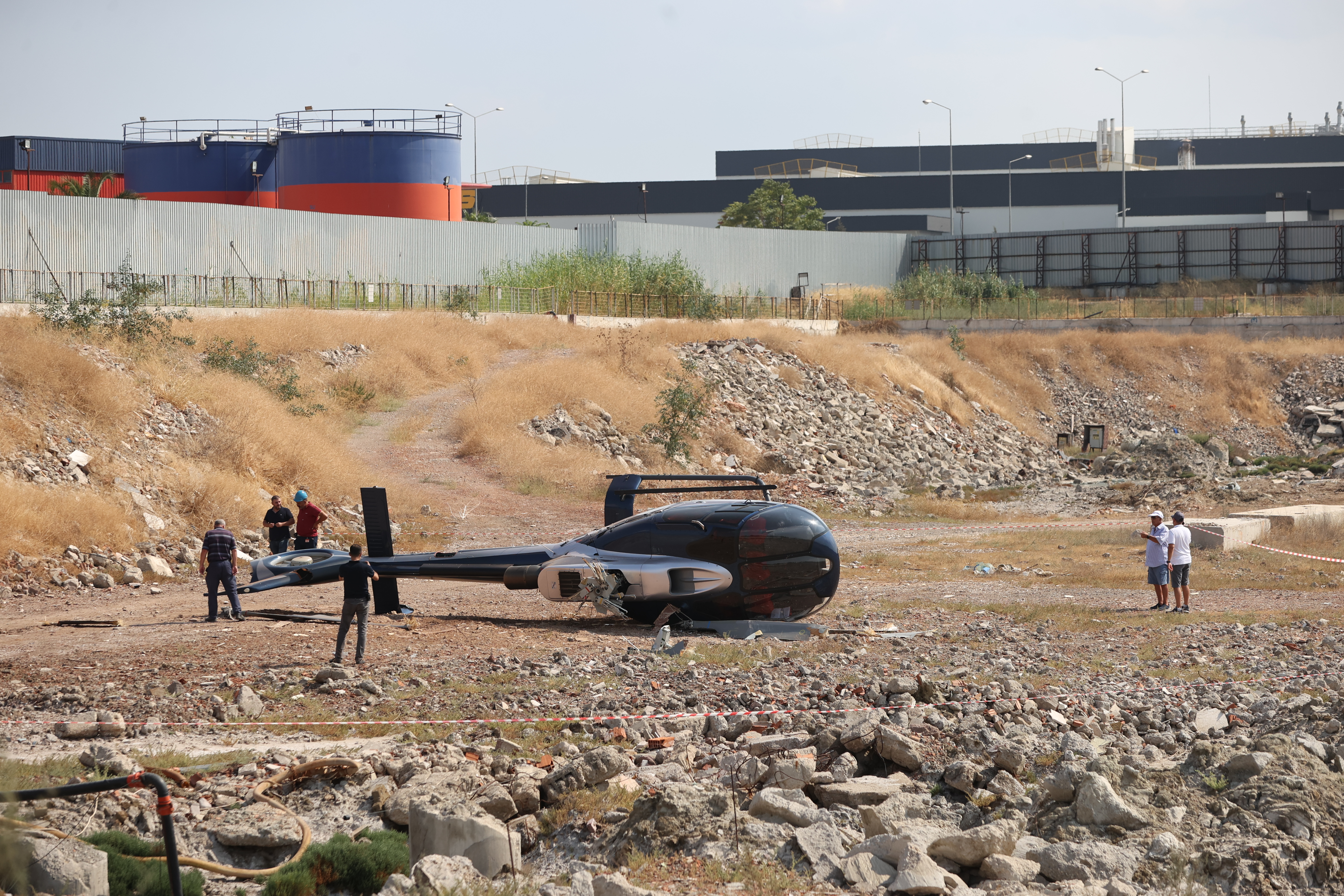 AA-20220830-28767183-28767182-IZMIRDE_ARIZALANAN_HELIKOPTER_BOS_ARAZIYE_INDIGI_SIRADA_YAN_YATTI