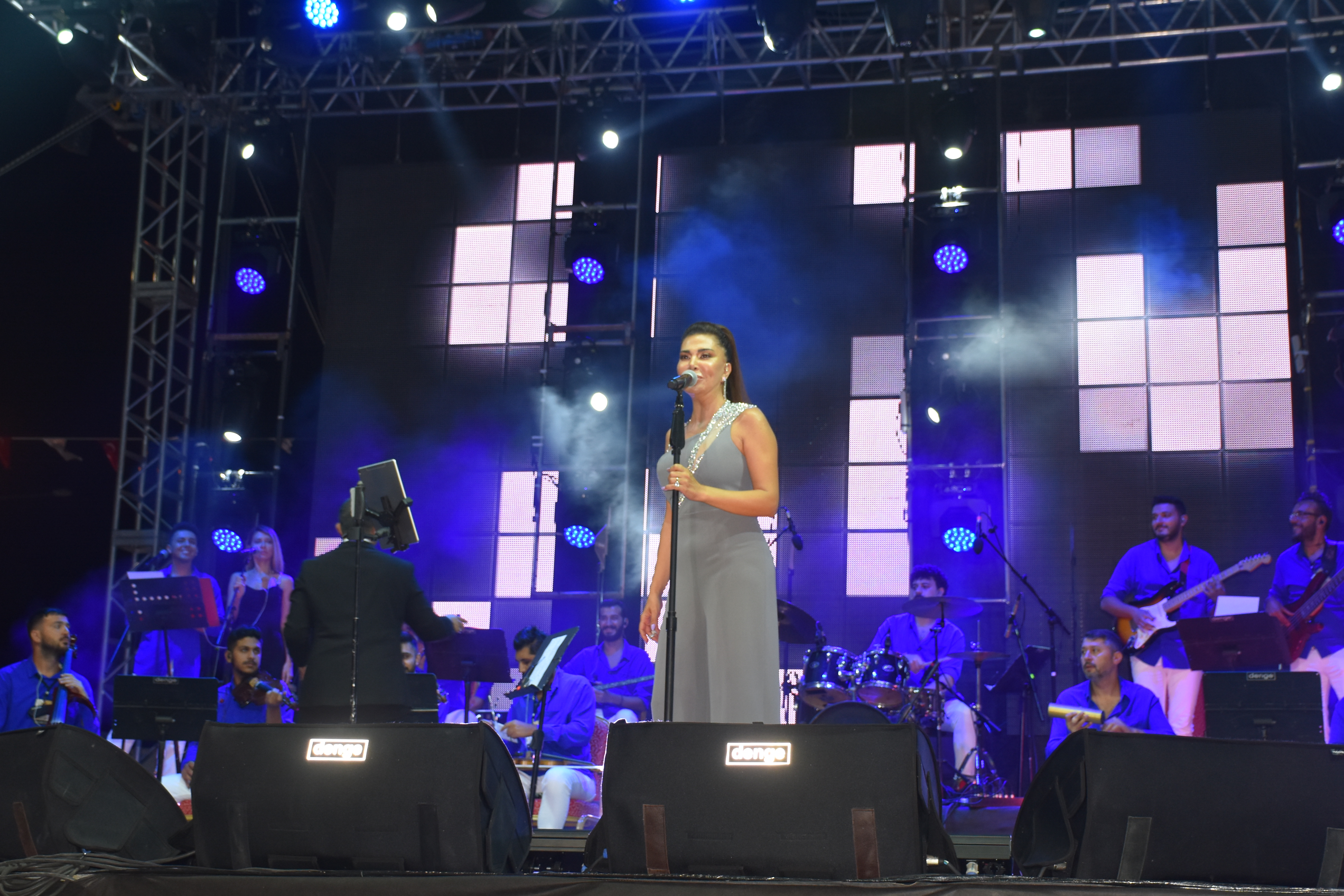 AA-20220901-28790357-28790349-TURKIYE_MOTOFEST_ETKINLIGINDE_MANUS_BABA_VE_EBRU_YASAR_SAHNE_ALDI