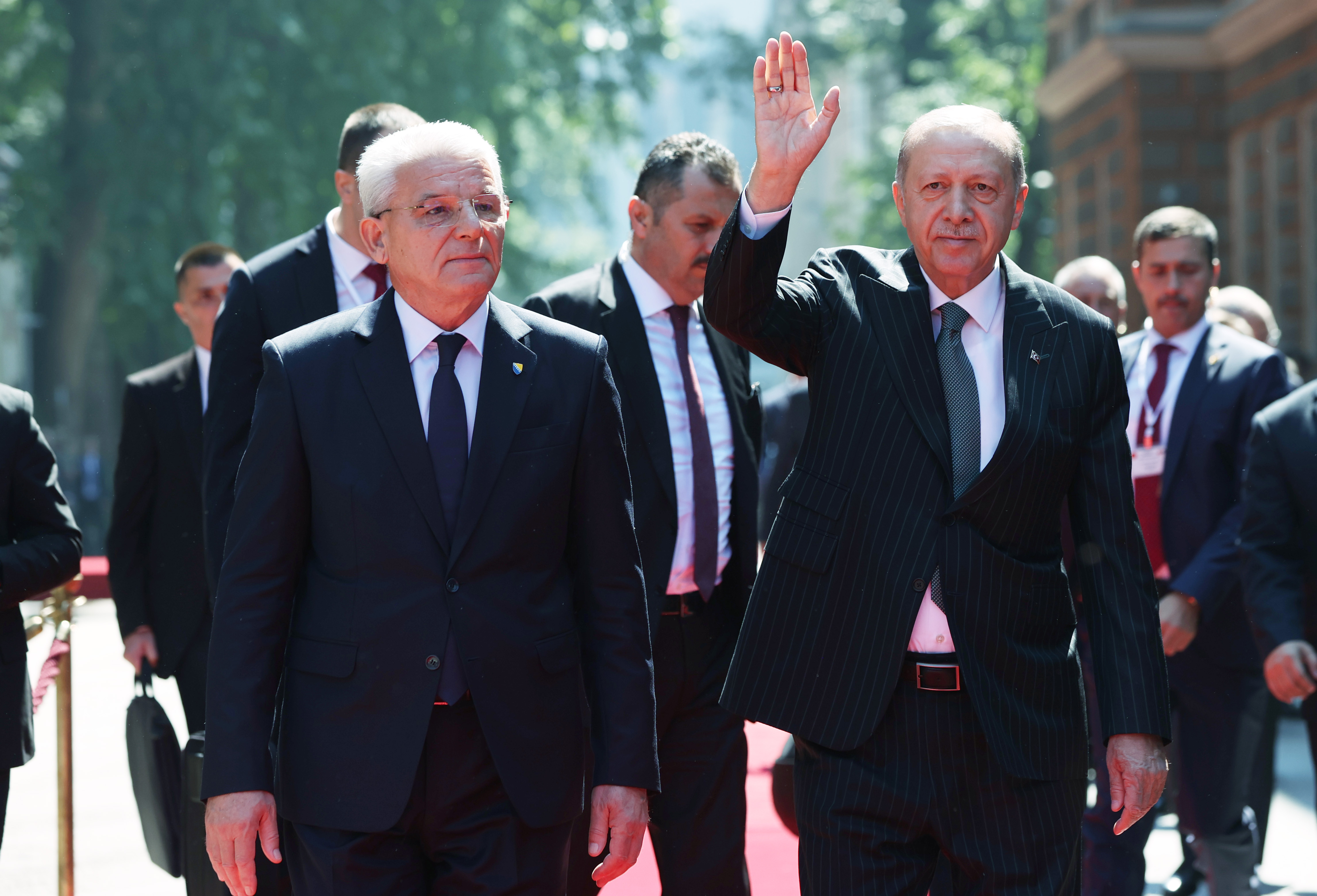 AA-20220906-28824944-28824941-CUMHURBASKANI_ERDOGAN_BOSNA_HERSEKTE_RESMI_TORENLE_KARSILANDI