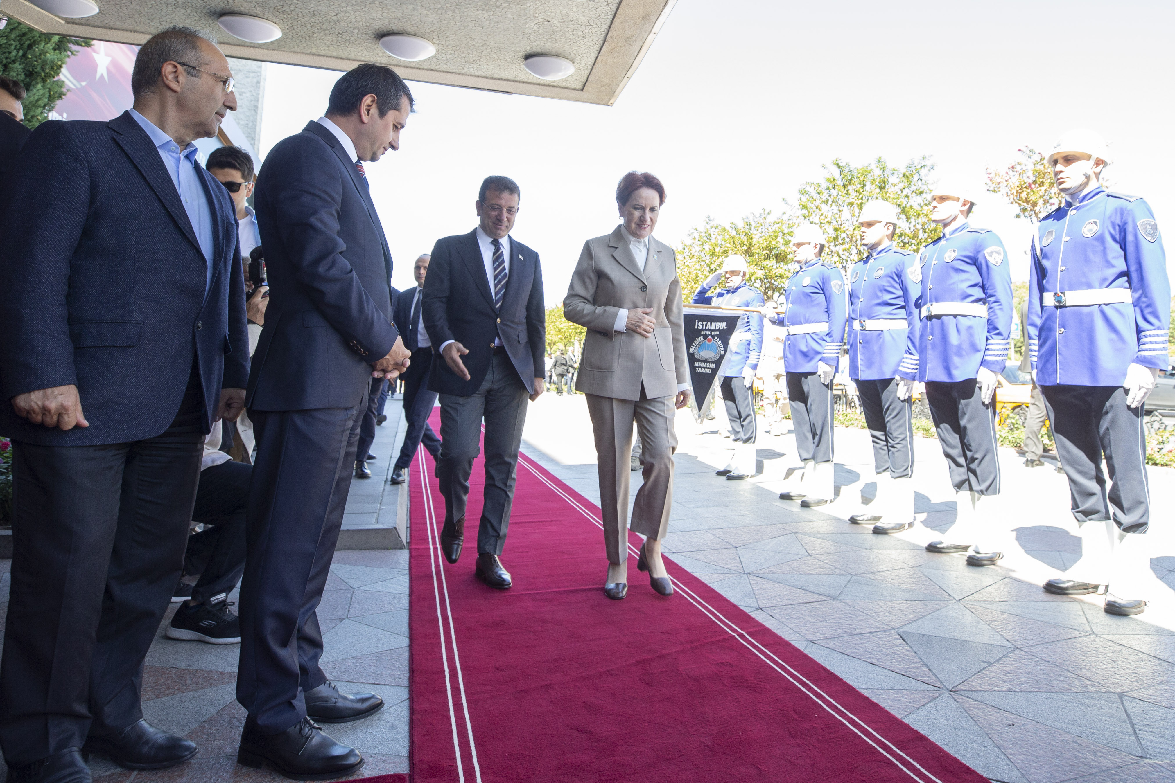 AA-20220908-28843405-28843395-IYI_PARTI_GENEL_BASKANI_AKSENER_IBBYI_ZIYARET_ETTI