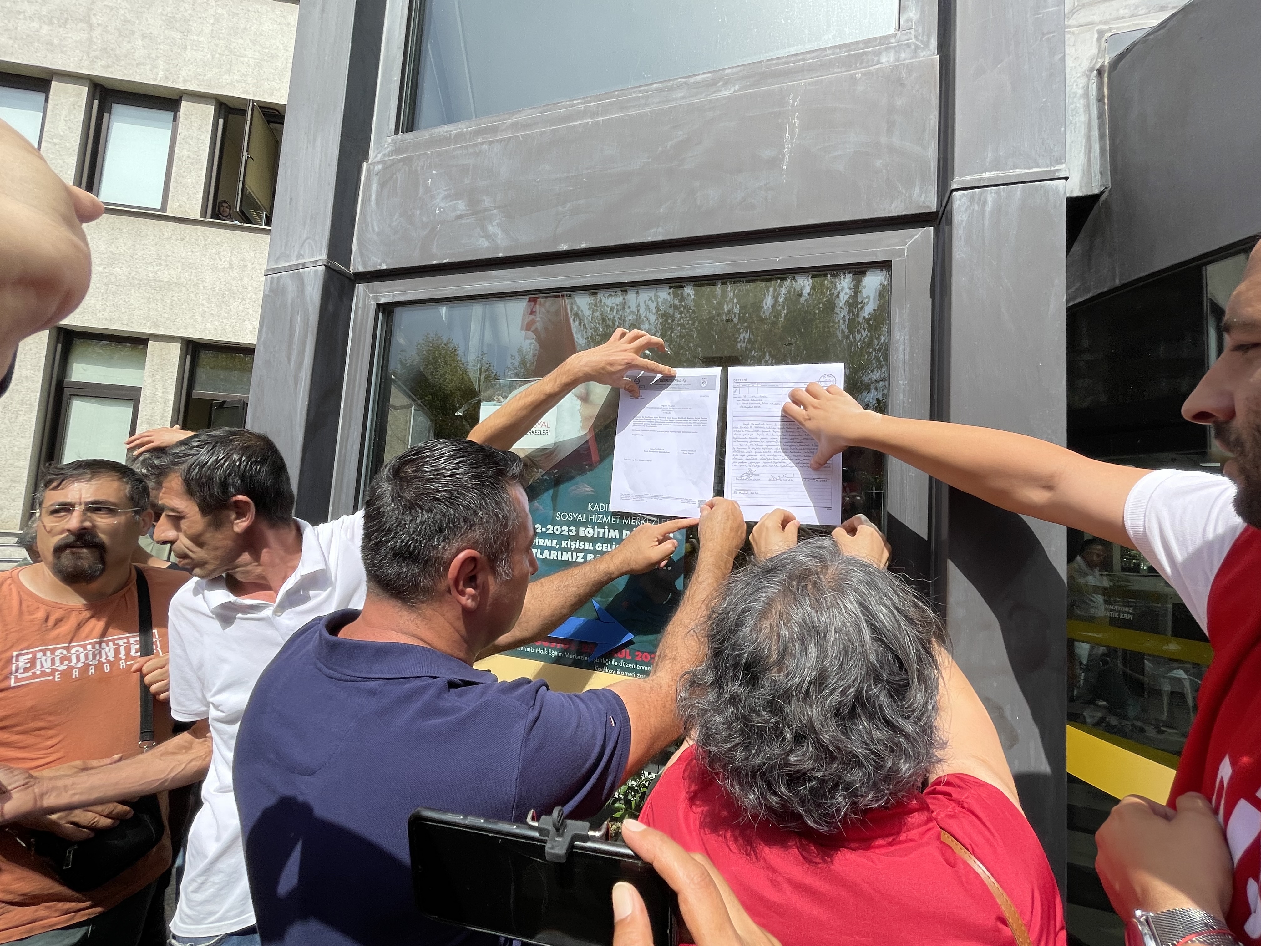 AA-20220916-28914167-28914163-KADIKOY_BELEDIYESINE_GREV_KARARI_ASILDI