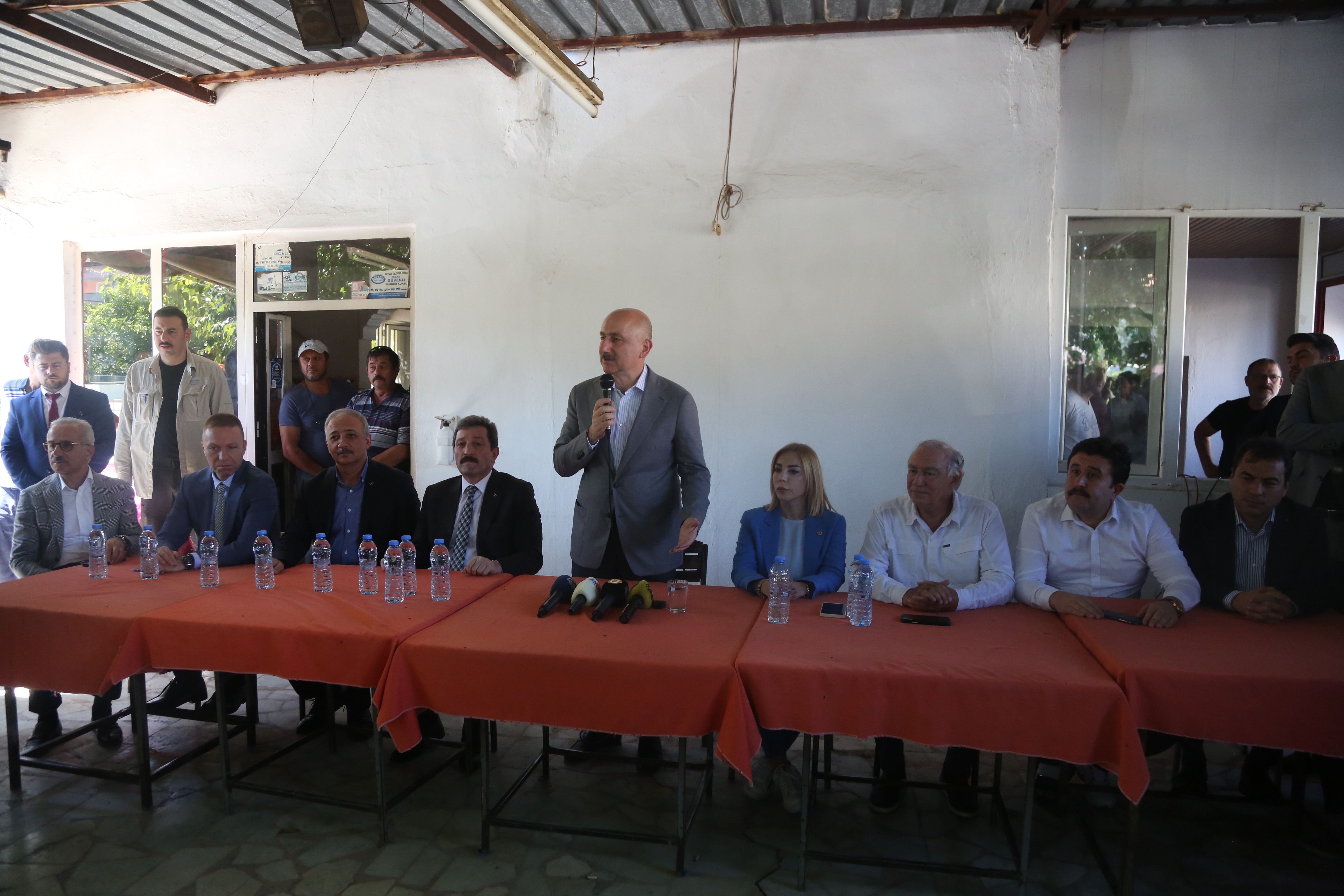 AA-20220917-28921569-28921565-ULASTIRMA_VE_ALTYAPI_BAKANI_KARAISMAILOGLU_MUGLADA_YOL_INCELEMESINDE_KONUSTU