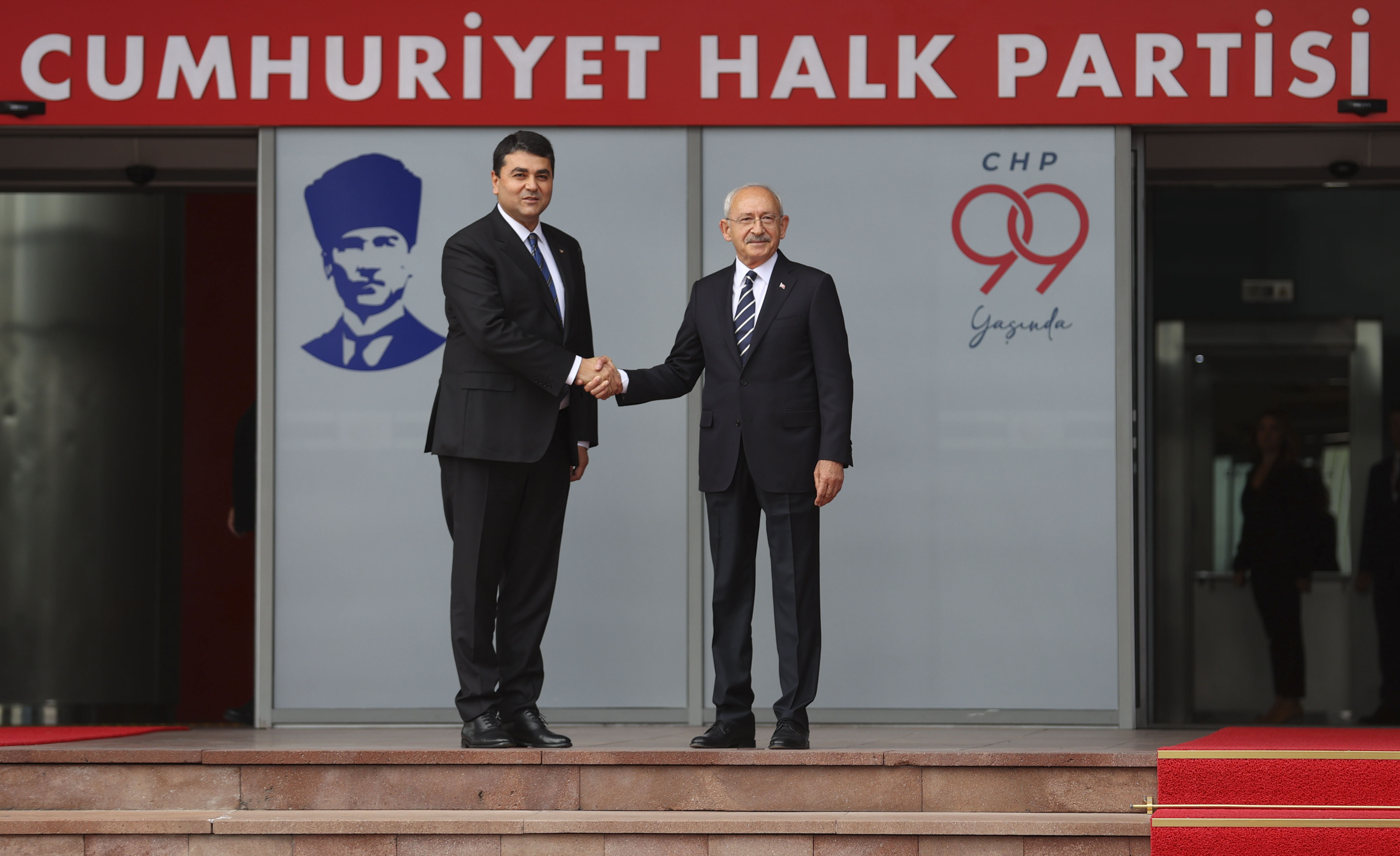 AA-20221002-29048617-29048607-ALTI_MUHALEFET_PARTISININ_GENEL_BASKANI_CHP_GENEL_MERKEZINDE_BIR_ARAYA_GELDI
