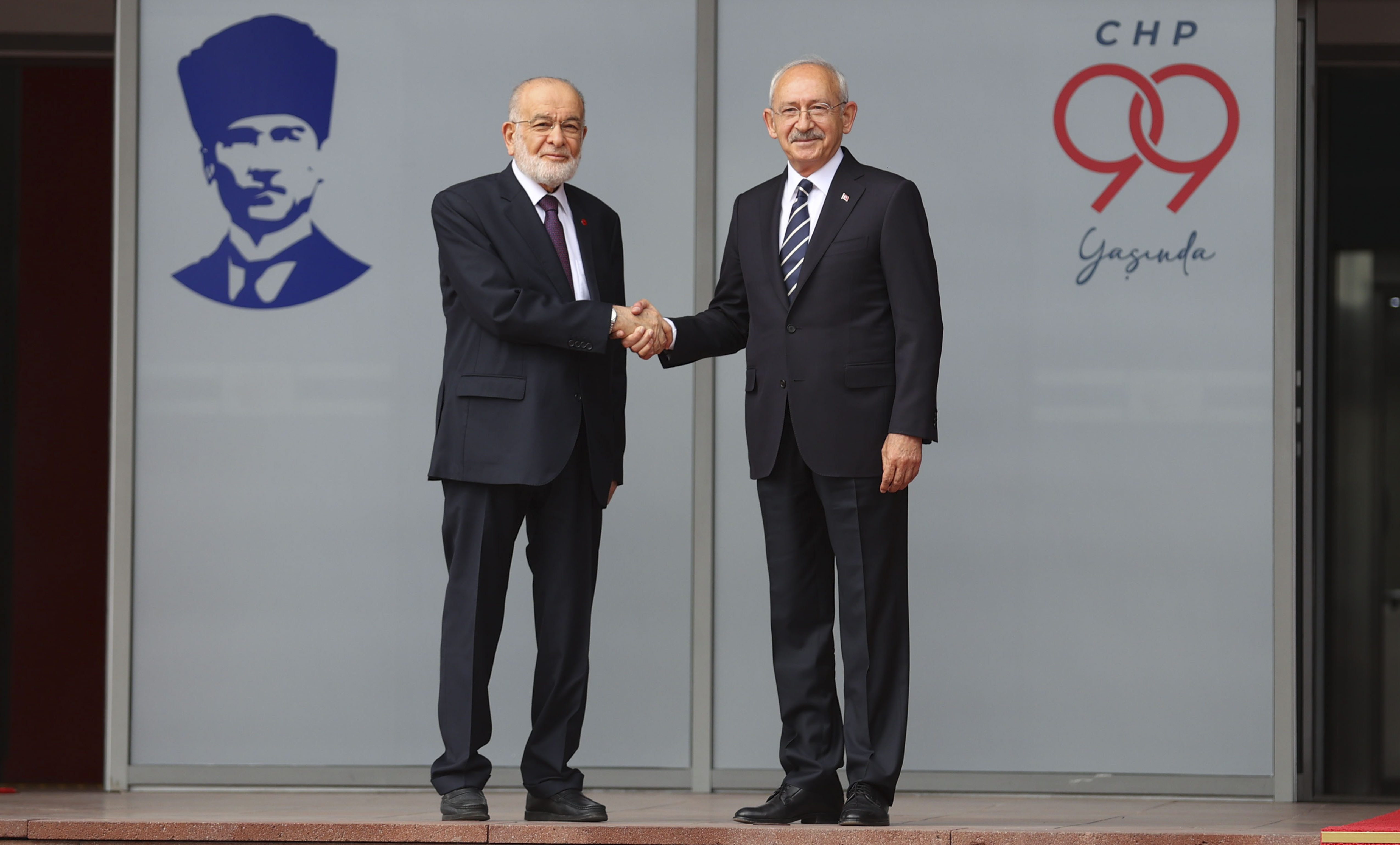 AA-20221002-29048617-29048611-ALTI_MUHALEFET_PARTISININ_GENEL_BASKANI_CHP_GENEL_MERKEZINDE_BIR_ARAYA_GELDI