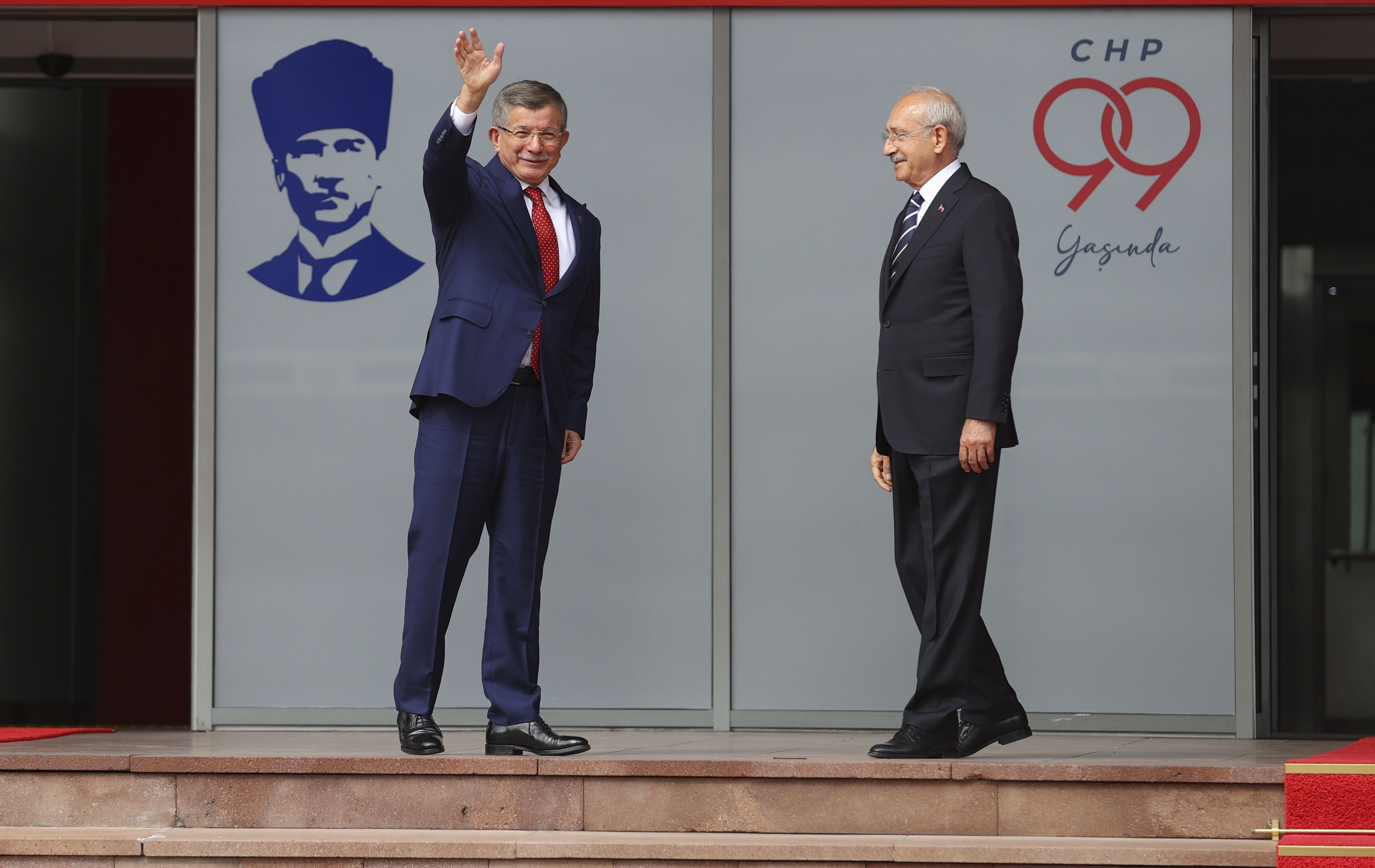 AA-20221002-29048617-29048615-ALTI_MUHALEFET_PARTISININ_GENEL_BASKANI_CHP_GENEL_MERKEZINDE_BIR_ARAYA_GELDI