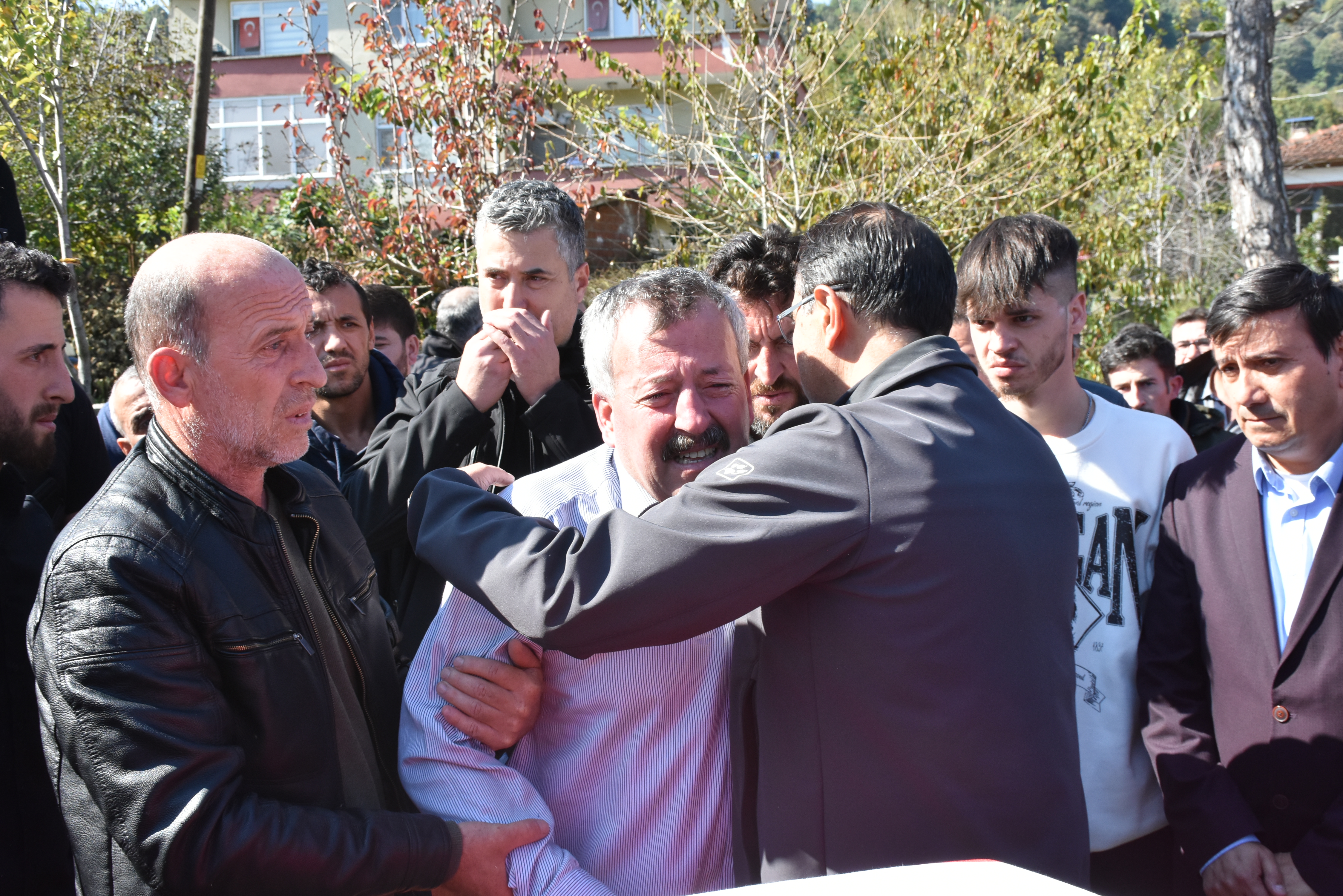 AA-20221015-29164150-29164139-BAKAN_DONMEZ_MADEN_OCAGINDAKI_PATLAMADA_YASAMINI_YITIREN_MADENCININ_CENAZESINE_KATILDI