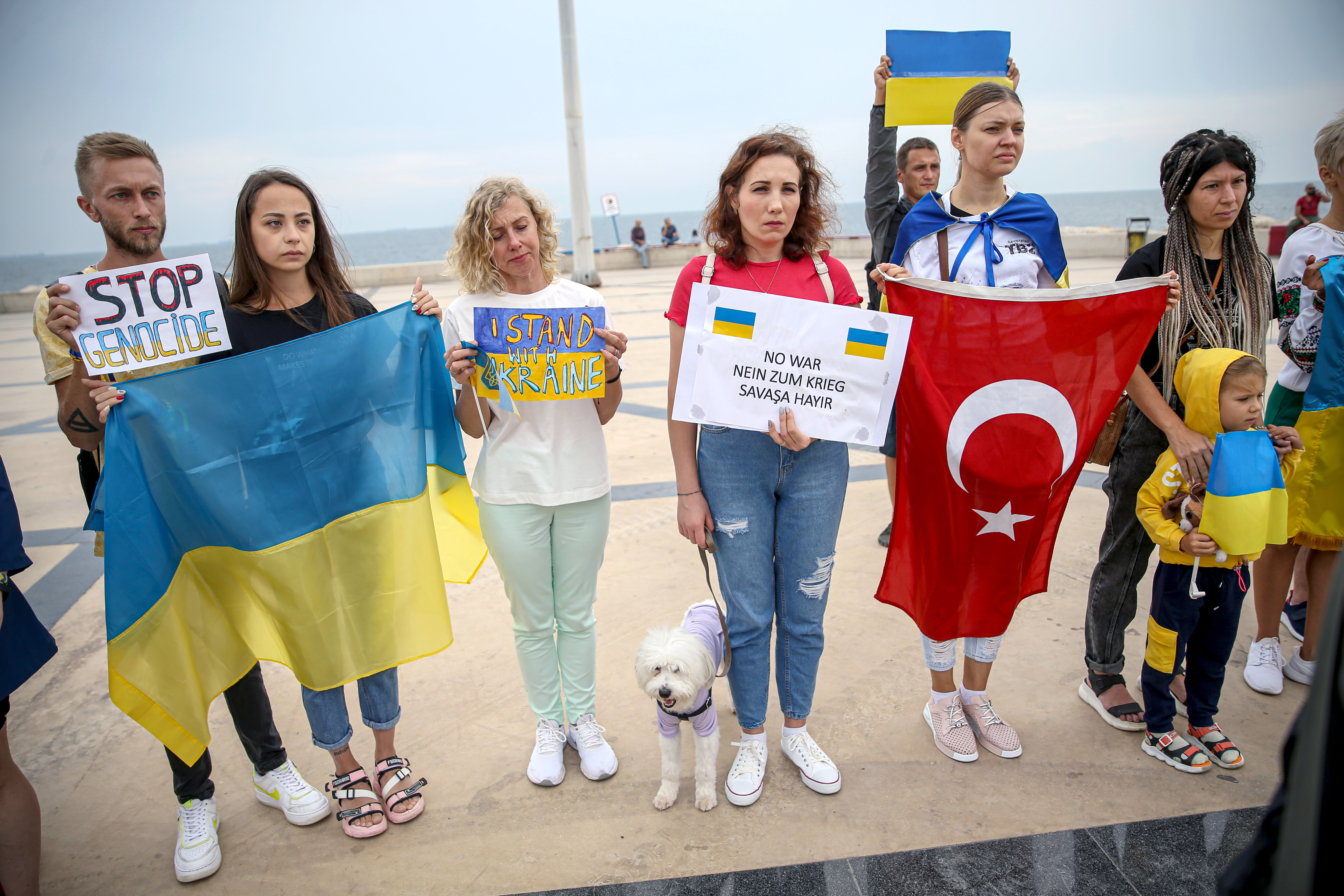 AA-20221015-29164887-29164880-MERSINDE_YASAYAN_UKRAYNALILAR_RUSYAYI_PROTESTO_ETTI