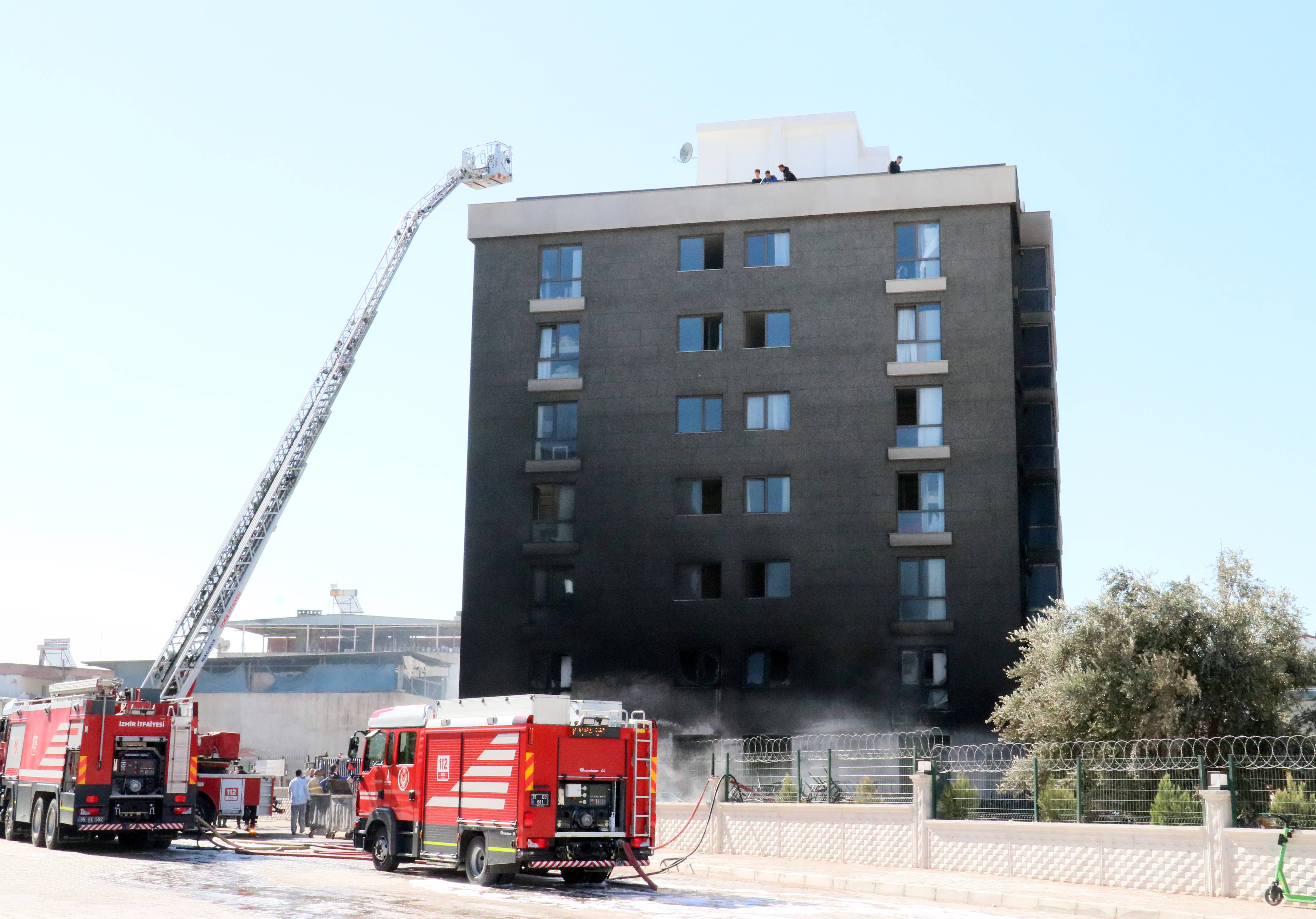 AA-20221029-29288353-29288347-IZMIRDE_OGRENCI_YURDUNDA_CIKAN_YANGIN_SONDURULDU (1)