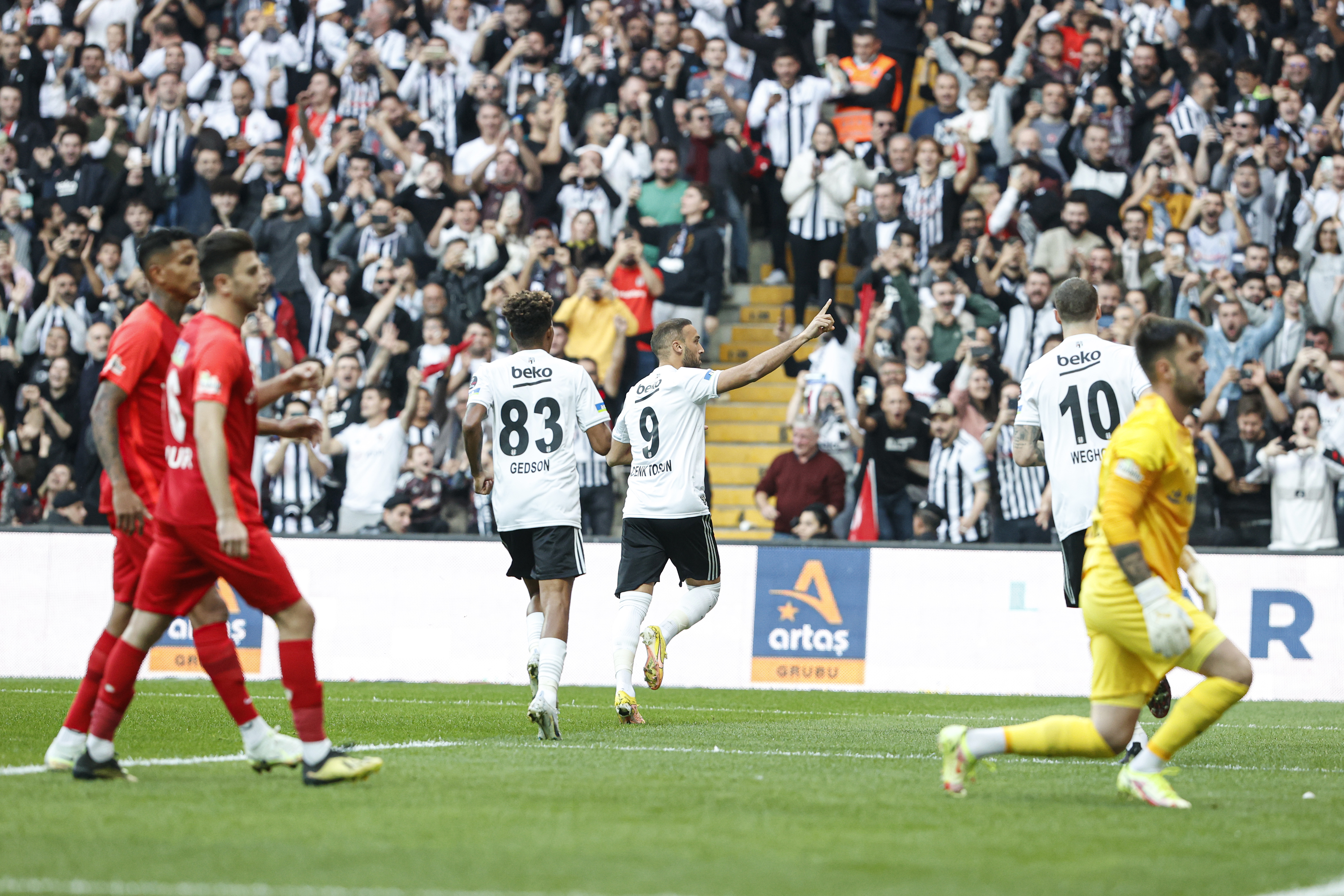 AA-20221030-29300857-29300850-BESIKTAS_HANGIKREDI_UMRANIYESPOR